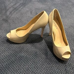 Open toe Guess patent leather pump